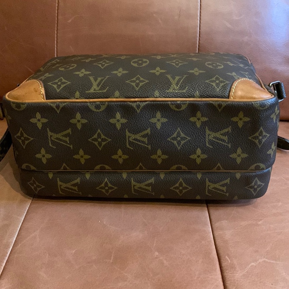 🌟Beautiful Louis Vuitton Nile MM Shoulder Bag or Crossbody🌟 - Picture 4 of 16